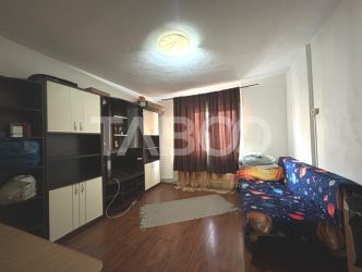 Garsoniera cu balcon si pivnita etaj 1 Zona Strand de vanzare