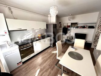 Garsoniera de inchiriat 45 mpu curte privata zona Calea Surii Mici