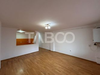 Garsoniera de vanzare 45 mpu etaj intermediar balcon in Sibiu