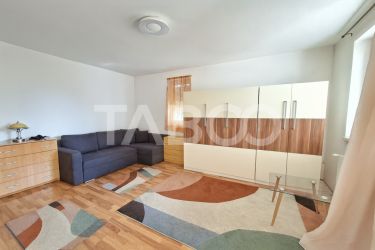 Garsoniera decomandata de vanzare cu lift si pivnita Colinei Sibiu