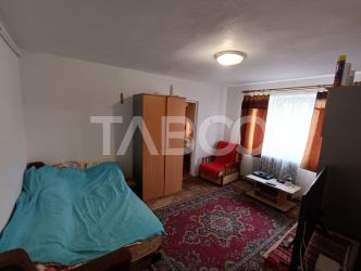 Garsoniera spatioasa 34 mpu mobilata utilata etaj 3 Cetate Alba Iulia