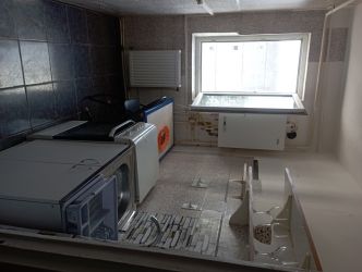 Inchiriez apartament 2 cam. decomandate.