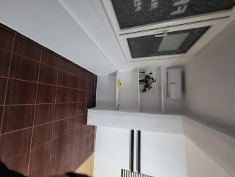 Închiriez garsoniera 
