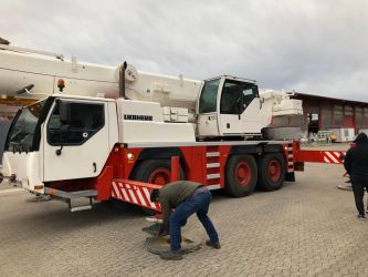 Inchiriez macara/le-echipamente-utilaje-camioane pentru constructii
