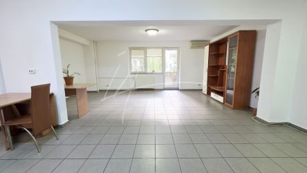 Intr-adevar unic. Apartament cu 3 camere, peste 90 mp, Cernauti