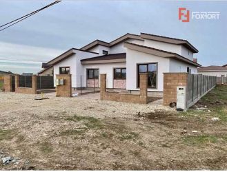 Jumatate duplex 4 camere in Mosnita Noua - ID V8