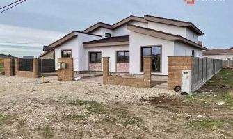 Jumatate duplex 4 camere in Mosnita Noua - ID V8