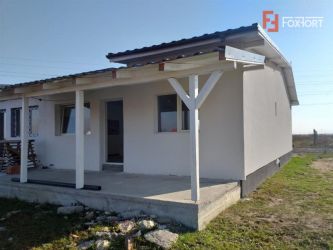 Jumatate duplex de vanzare plan parter in GIROC - ID V226