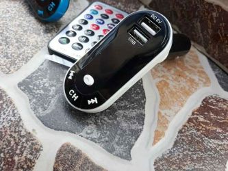 Modulator Car Kit Alb Wireless bluetooth conectare telefon la masina