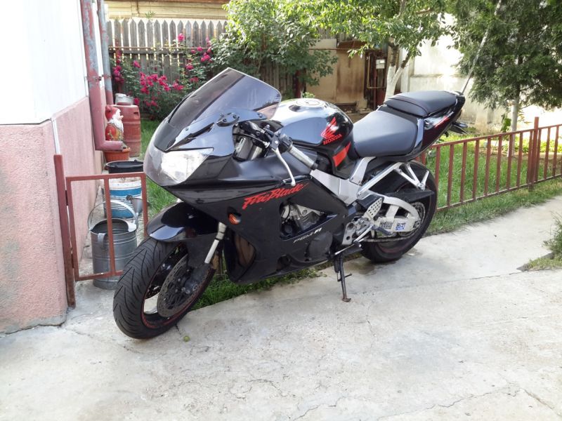 Motocicleta sport Honda 929 CBR -2