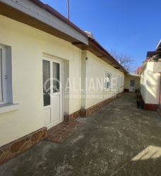Murfatlar. Casă bătrânească locuibilă cu teren de 300 mp