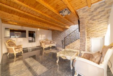 O% Comision Casa spatioasa cu priveliste -5 min Campulung-zona Bughea 