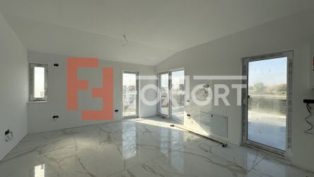 OCAZIE - Apartament cu 3 camere tip penthouse, zona Braytim