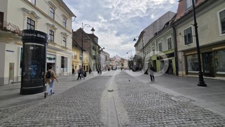 OPORTUNITATE INVESTITIE - 2 Garsoniere de vanzare in Centrul Istoric