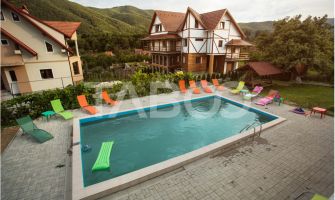 Pensiune 13 camere 16 bai sauna piscina si teren 1565 mp Cisnadioara