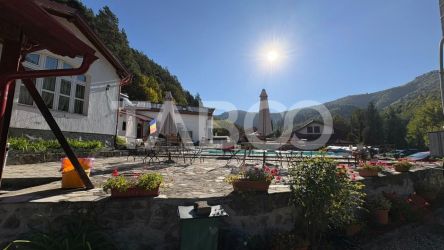 Pensiune de vanzare 36 camere restaurant terasa piscina in Rasinari