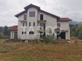 Pensiune  la Rosu480 mp de vanzare Statiune Climaterica Sambata de Sus