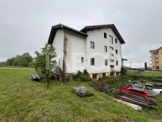Pensiune  la Rosu480 mp de vanzare Statiune Climaterica Sambata de Sus