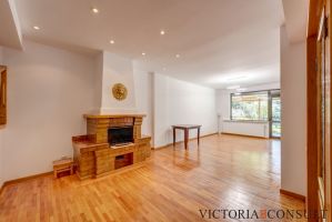 Sediu de firmă cu personalitate | La vilă, grădină, terasă, 3 par