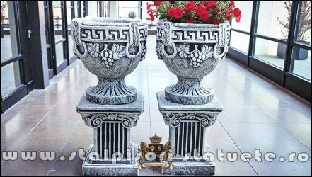 Set socluri cu vaze, gri patinat, model S64-V8.