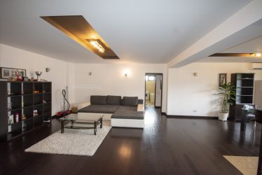 Sisesti - Bucuresti Targoviste-Apartament 3 camere de vânzare – eta