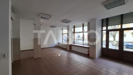 Spatiu comercial 120 mpu cu vitrina 8m si vad pietonal Valea Aurie