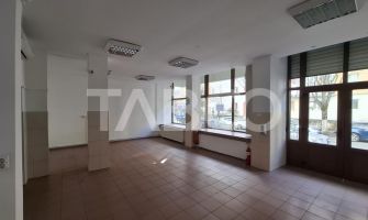 Spatiu comercial 120 mpu cu vitrina 8m si vad pietonal Valea Aurie