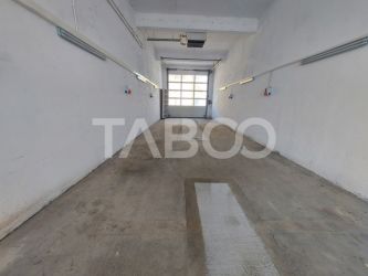 Spatiu comercial 370 mpu de inchiriat curte privata 1500 mp usi garaj