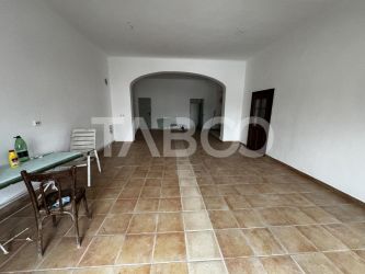 Spatiu comercial 50 mp de inchiriat in centrul Cristianului cu vad bun