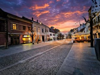 Spatiu comercial 58 mpu cu vitrina 3 m pivnita Centrul Istoric Sibiu