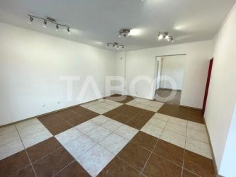 Spatiu comercial cu 2 camere 50 mp utili zona Calea Dumbravii