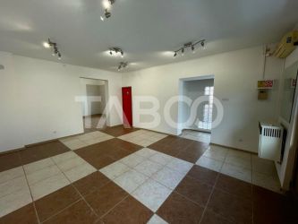 Spatiu comercial cu 2 camere 50 mp utili zona Calea Dumbravii