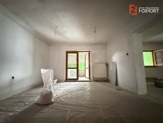 Spatiu comercial cu 5 incaperi, vad excelent, in zona Lipovei