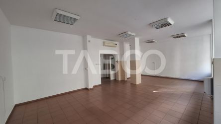 Spatiu comercial cu vitrina 8m si vad pietonal 120 mpu Valea Aurie