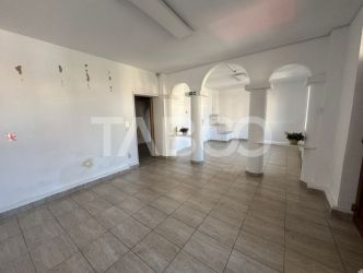 Spatiu comercial de inchiriat 3 camere 80 mpu curte Calea Dumbravii