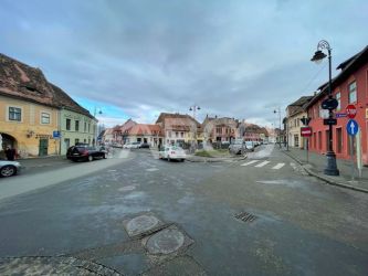 Spatiu comercial de inchiriat 500 mpu curte privata vitrina in Sibiu 