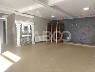 Spatiu comercial de inchiriat 55 mp vitrina la strada Orasul de Jos