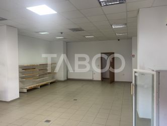 Spatiu comercial de inchiriat 90 mpu curte 35 mp in Poplaca