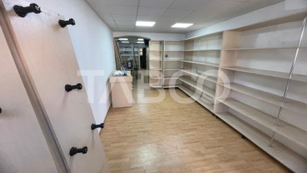 Spatiu comercial de inchiriat–central trafic pietonal vitrina