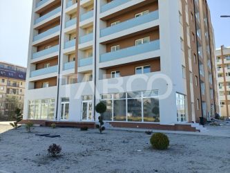 Spatiu Comercial de inchiriat cu 8 locuri de parcare - Vitrina 13 m