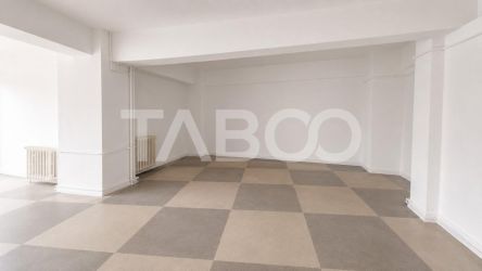 Spatiu comercial de inchiriat cu vitrina de 4m in Turnisor Sibiu