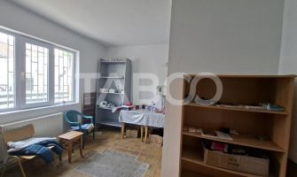 Spatiu comercial de inchiriat la parter zona buna Vasile Aaron