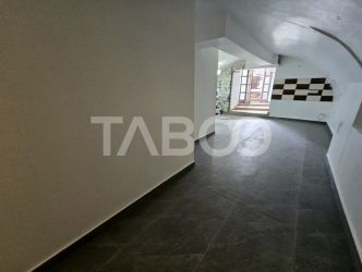 Spatiu comercial de vanzare 55 mp curte parcare zona Central din Sibiu