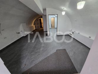 Spatiu comercial de vanzare 55 mp curte parcare zona Central din Sibiu