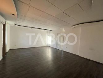 Spatiu comercial la strada 3 camere 150 mpu curte parcari Terezian