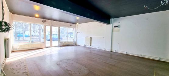 SPATIU COMERCIAL STRADAL STR MAICA DOMNULUI NR. 41 / B-DUL LACUL TEI!