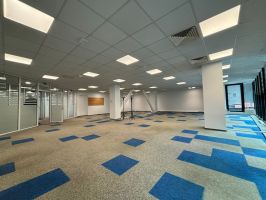 Spatiu de inchiriat, 3 camere   Centru 
