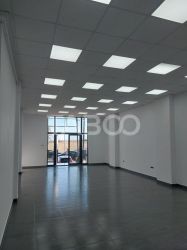 Spatiu de inchiriat 90 mp vad pietonal 2 locuri parcare Doamna Stanca