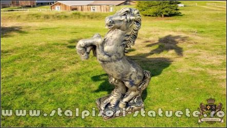 Statuetă căluț mic, auriu patinat, model S37.