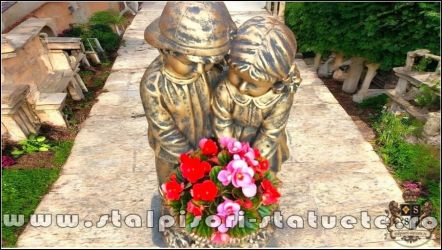 Statuetă copii cu coșuleț, arămiu, model S7.